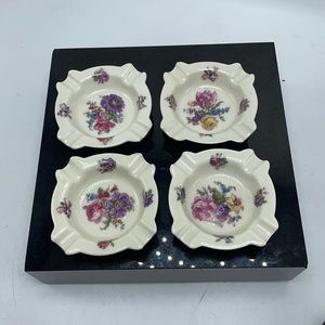 4 Victoria Czechoslovakia miniature ashtrays